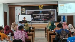 Dosen Prodi Pendidikan Bahasa dan Sastra Daerah Menjadi Narasumber Utama Aksara Jawa dalam Bimtek Guru Utama Pelindungan Bahasa Daerah Balai Bahasa Jateng